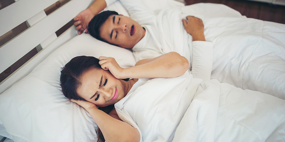 How to sleep with snoring partner